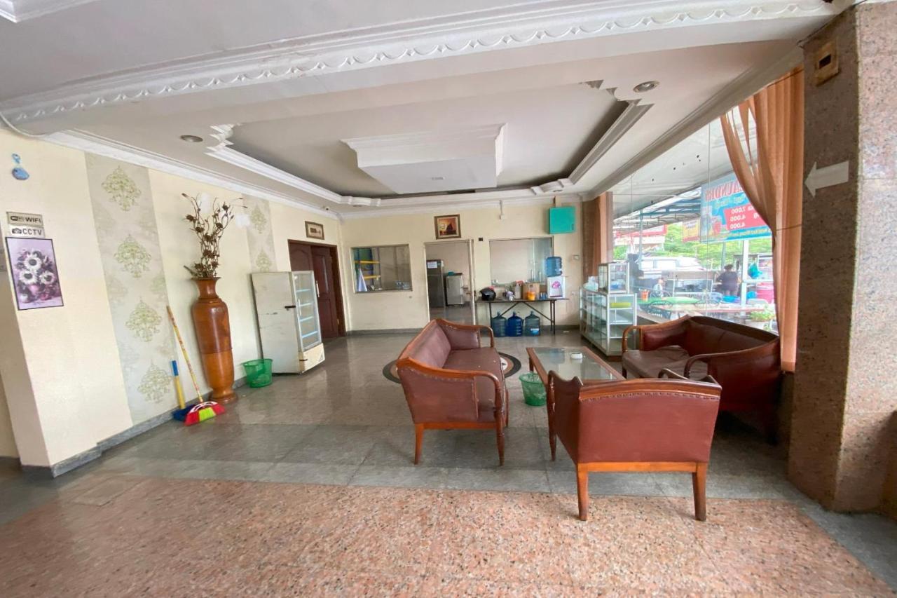 Oyo 92702 Minang Jaya Hotel Nagoya Ngoại thất bức ảnh